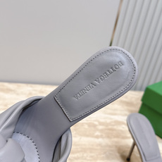 BV Cherry Flat Mule 舒适百搭 拖鞋 高跟 设计 舒适小羊皮 打结🪢 系列 跟高 9 BV Cherry Flat Mule 舒适百搭 拖鞋 高跟 设计 舒适小羊皮 打结🪢 系列 跟高 9