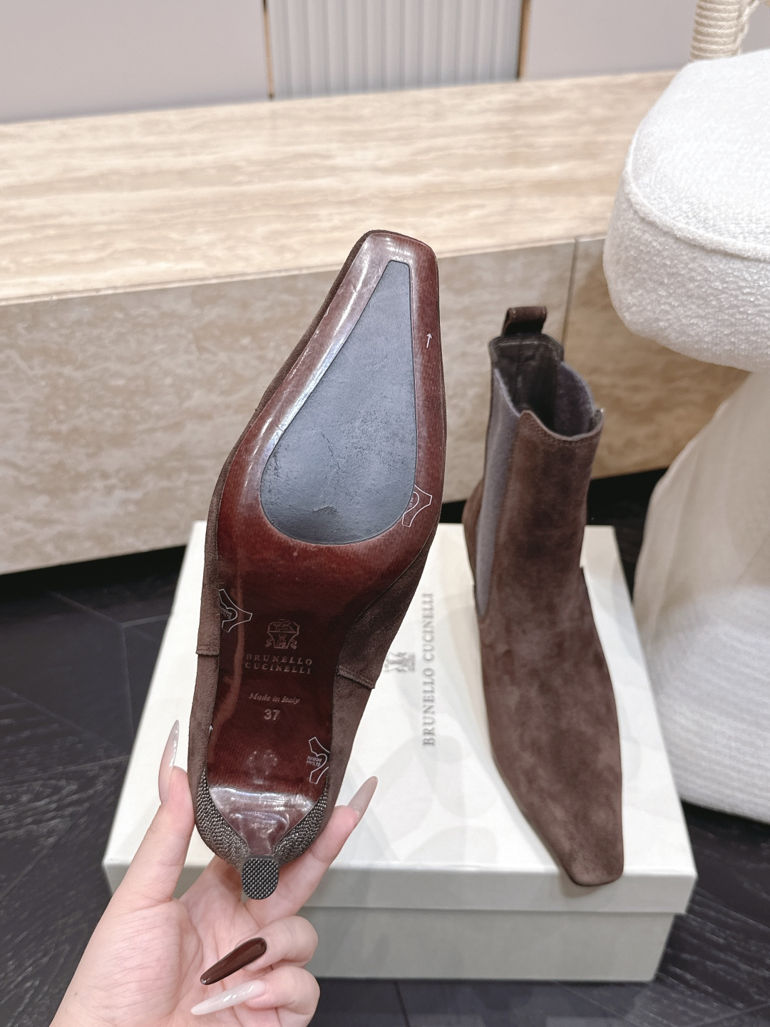 Brunello Cucinelli新款BC秋冬靴子系列 高跟橡筋靴 BC是意大利知名品牌，极简主义风格