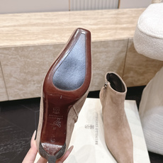 Brunello Cucinelli新款BC秋冬靴子系列 高跟侧拉链短靴 BC是意大利知名品牌,极简主义 Brunello Cucinelli新款BC秋冬靴子系列 高跟侧拉链短靴 BC是意大利知名品牌,极简主义