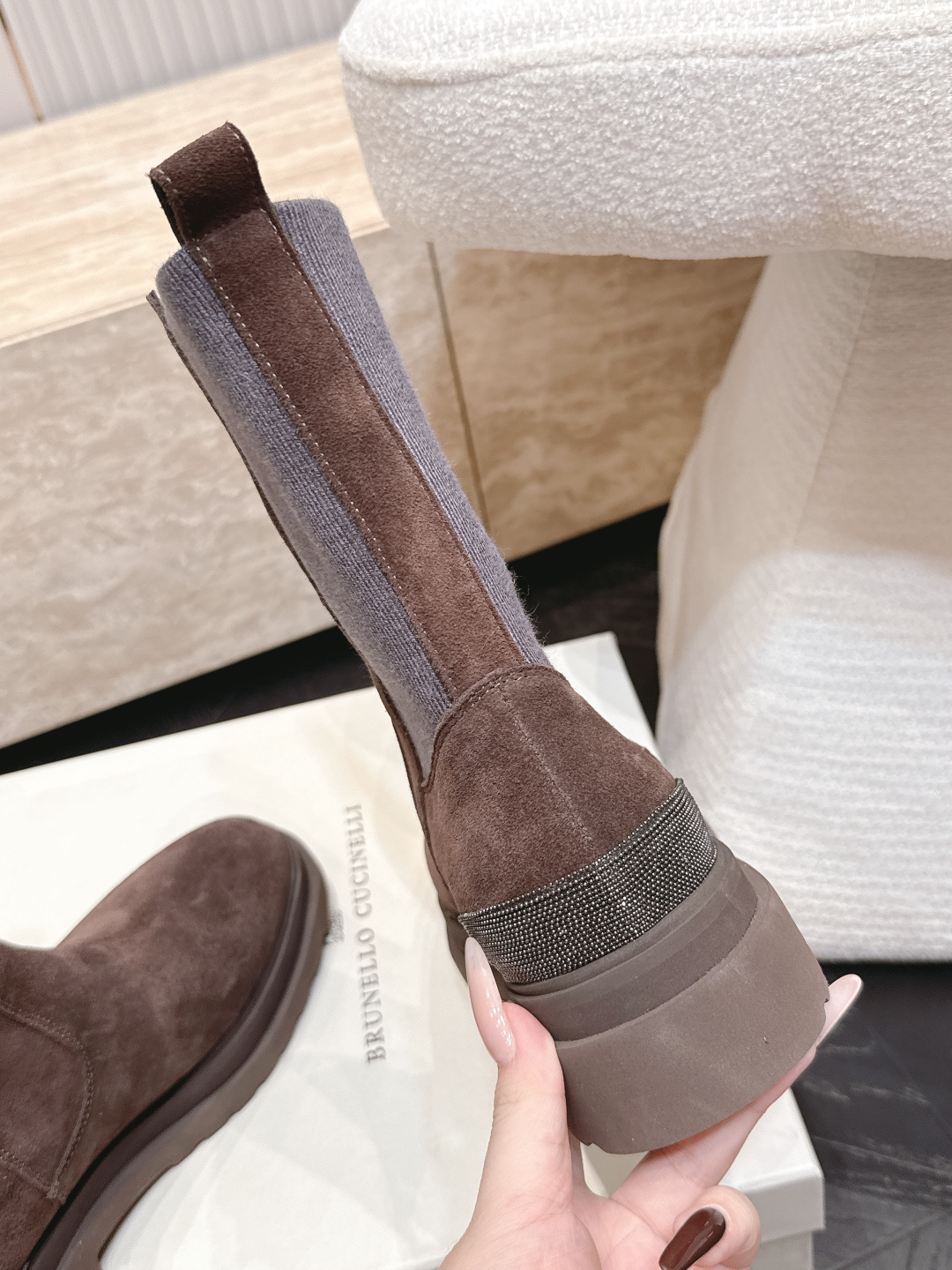 Brunello Cucinelli新款BC秋冬靴子系列 橡筋马丁靴 BC是意大利知名品牌，极简主义风格