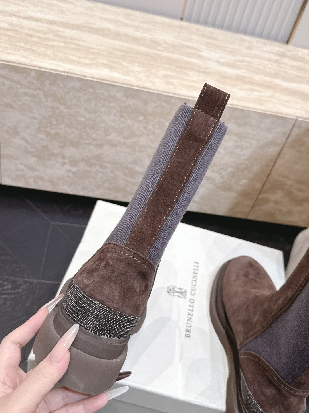 Brunello Cucinelli新款BC秋冬靴子系列 橡筋马丁靴 BC是意大利知名品牌，极简主义风格