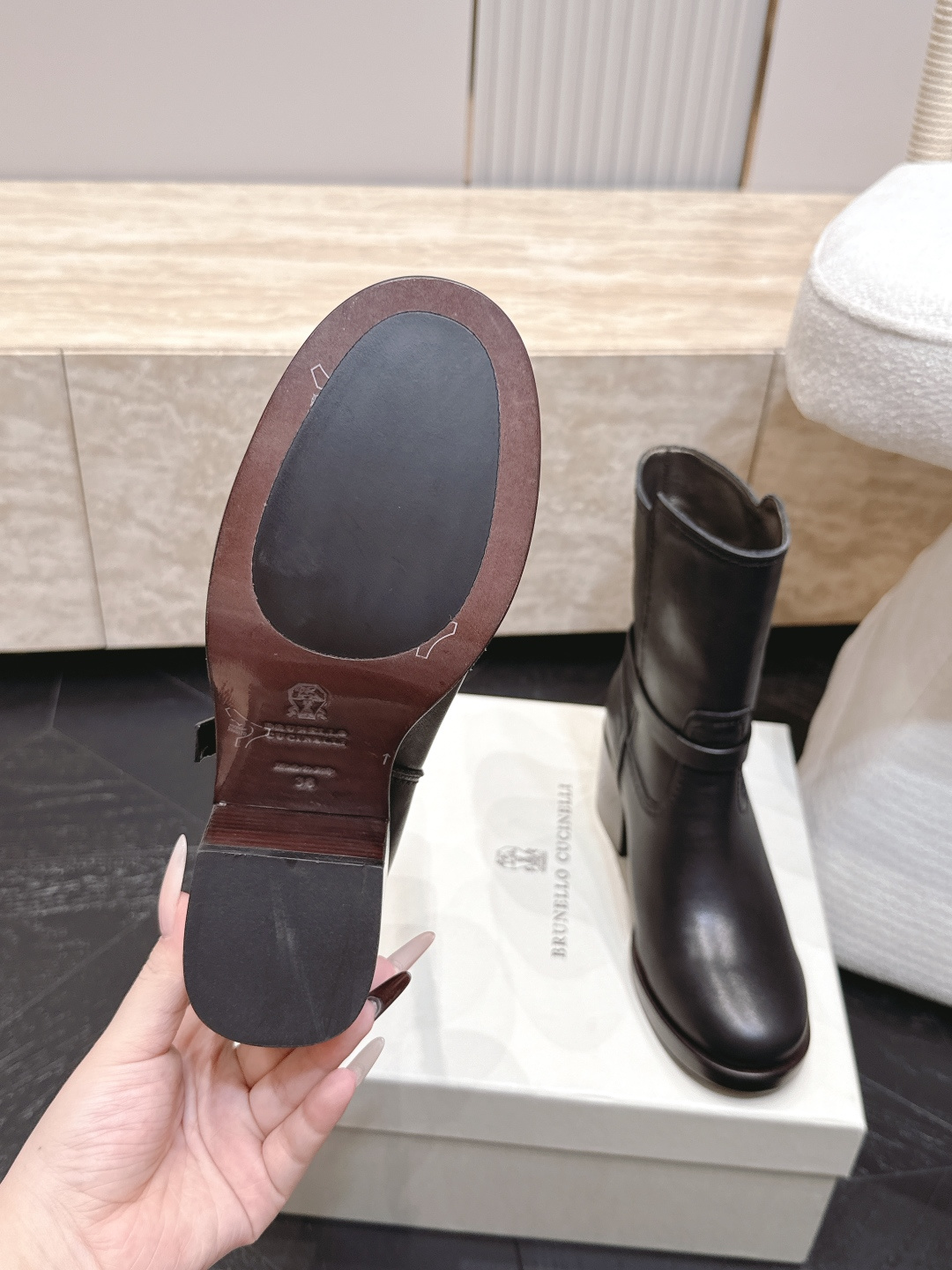 Brunello Cucinelli新款BC秋冬靴子系列 高跟皮带扣短靴 BC是意大利知名品牌，极简主义