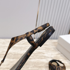 SAINT LAURENT 圣罗兰2026/vs春夏新品时装单鞋系列!【圆头夹趾平底凉鞋】 这双高跟凉 SAINT LAURENT 圣罗兰2026/vs春夏新品时装单鞋系列!【圆头夹趾平底凉鞋】 这双高跟凉