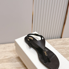 SAINT LAURENT 圣罗兰2026/vs春夏新品时装单鞋系列!【圆头夹趾平底凉鞋】 这双高跟凉 SAINT LAURENT 圣罗兰2026/vs春夏新品时装单鞋系列!【圆头夹趾平底凉鞋】 这双高跟凉