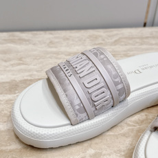 +新色! Dior 迪奥 26春夏新款 IVIETA DWAY 一字拖CD字母logo立体刺绣厚底圆头露 +新色! Dior 迪奥 26春夏新款 IVIETA DWAY 一字拖CD字母logo立体刺绣厚底圆头露