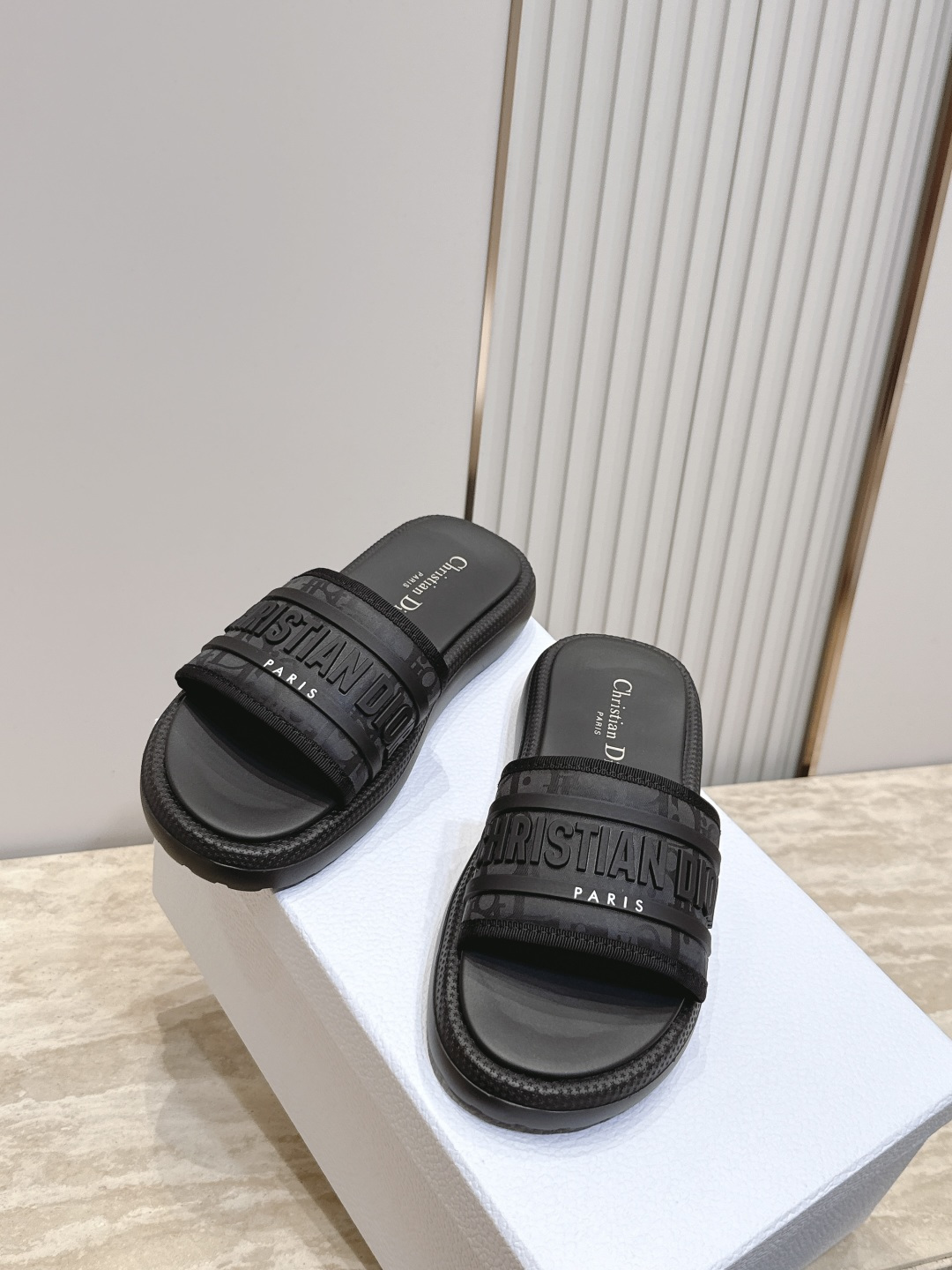 +新色！ Dior 迪奥 26春夏新款 IVIETA DWAY 一字拖CD字母logo立体刺绣厚底圆头露