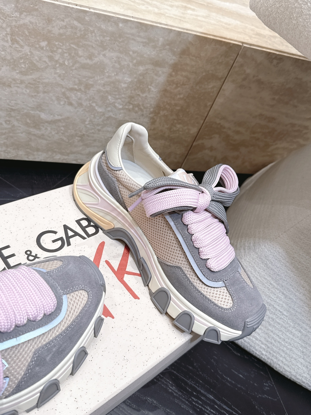 女款DOLCE & GABBANA 杜嘉班纳 26vs早秋新款休闲系列…【拼色厚底休闲鞋】原版1:1定制