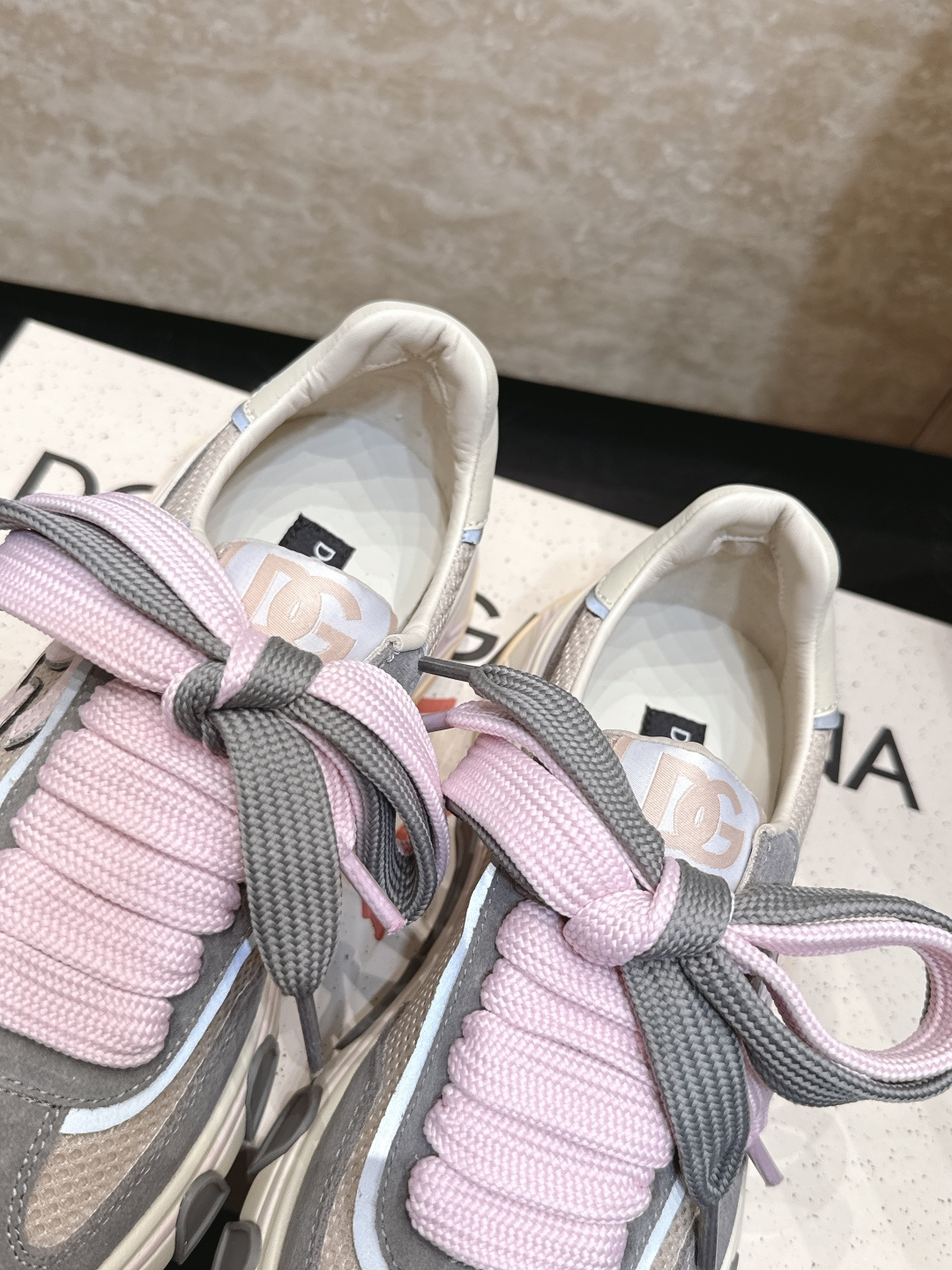 女款DOLCE & GABBANA 杜嘉班纳 26vs早秋新款休闲系列…【拼色厚底休闲鞋】原版1:1定制