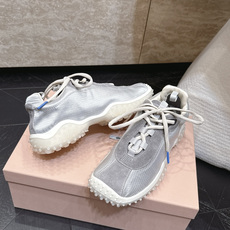 Miu Miu26ss早秋新款德训运动鞋 自带精致甜奢复古氛围感的德训休闲鞋,鞋身线条简约流畅,加宽鞋 Miu Miu26ss早秋新款德训运动鞋 自带精致甜奢复古氛围感的德训休闲鞋,鞋身线条简约流畅,加宽鞋