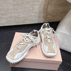 Miu Miu26ss早秋新款德训运动鞋 自带精致甜奢复古氛围感的德训休闲鞋,鞋身线条简约流畅,加宽鞋 Miu Miu26ss早秋新款德训运动鞋 自带精致甜奢复古氛围感的德训休闲鞋,鞋身线条简约流畅,加宽鞋