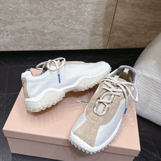 Miu Miu26ss早秋新款德训运动鞋 自带精致甜奢复古氛围感的德训休闲鞋,鞋身线条简约流畅,加宽鞋 Miu Miu26ss早秋新款德训运动鞋 自带精致甜奢复古氛围感的德训休闲鞋,鞋身线条简约流畅,加宽鞋