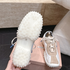 Miu Miu26ss早秋新款德训运动鞋 自带精致甜奢复古氛围感的德训休闲鞋,鞋身线条简约流畅,加宽鞋 Miu Miu26ss早秋新款德训运动鞋 自带精致甜奢复古氛围感的德训休闲鞋,鞋身线条简约流畅,加宽鞋