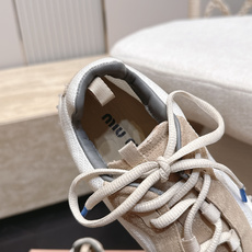 Miu Miu26ss早秋新款德训运动鞋 自带精致甜奢复古氛围感的德训休闲鞋,鞋身线条简约流畅,加宽鞋 Miu Miu26ss早秋新款德训运动鞋 自带精致甜奢复古氛围感的德训休闲鞋,鞋身线条简约流畅,加宽鞋
