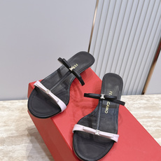 Ferragamo 菲拉格慕 26 小猫跟凉拖 原版私家开模跟型 带有 F logo 字样时尚的品牌LOGO持加,具有超 Ferragamo 菲拉格慕 26 小猫跟凉拖 原版私家开模跟型 带有 F logo 字样时尚的品牌LOGO持加,具有超
