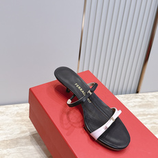 Ferragamo 菲拉格慕 26 小猫跟凉拖 原版私家开模跟型 带有 F logo 字样时尚的品牌LOGO持加,具有超 Ferragamo 菲拉格慕 26 小猫跟凉拖 原版私家开模跟型 带有 F logo 字样时尚的品牌LOGO持加,具有超