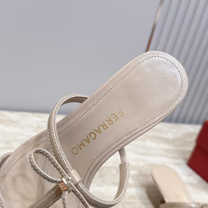 Ferragamo 菲拉格慕 26 小猫跟凉拖 原版私家开模跟型 带有 F logo 字样时尚的品牌LOGO持加,具有超 Ferragamo 菲拉格慕 26 小猫跟凉拖 原版私家开模跟型 带有 F logo 字样时尚的品牌LOGO持加,具有超