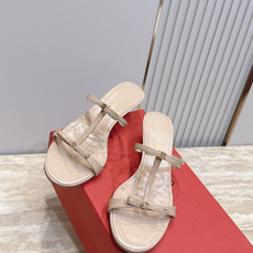Ferragamo 菲拉格慕 26 小猫跟凉拖 原版私家开模跟型 带有 F logo 字样时尚的品牌LOGO持加,具有超 Ferragamo 菲拉格慕 26 小猫跟凉拖 原版私家开模跟型 带有 F logo 字样时尚的品牌LOGO持加,具有超
