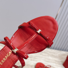 Ferragamo 菲拉格慕 26 小猫跟凉拖 原版私家开模跟型 带有 F logo 字样时尚的品牌LOGO持加,具有超 Ferragamo 菲拉格慕 26 小猫跟凉拖 原版私家开模跟型 带有 F logo 字样时尚的品牌LOGO持加,具有超