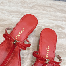Ferragamo 菲拉格慕 26 小猫跟凉拖 原版私家开模跟型 带有 F logo 字样时尚的品牌LOGO持加,具有超 Ferragamo 菲拉格慕 26 小猫跟凉拖 原版私家开模跟型 带有 F logo 字样时尚的品牌LOGO持加,具有超