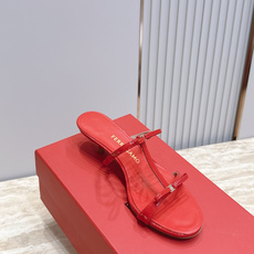 Ferragamo 菲拉格慕 26 小猫跟凉拖 原版私家开模跟型 带有 F logo 字样时尚的品牌LOGO持加,具有超 Ferragamo 菲拉格慕 26 小猫跟凉拖 原版私家开模跟型 带有 F logo 字样时尚的品牌LOGO持加,具有超