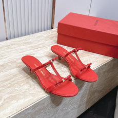 Ferragamo 菲拉格慕 26 小猫跟凉拖 原版私家开模跟型 带有 F logo 字样时尚的品牌LOGO持加,具有超 Ferragamo 菲拉格慕 26 小猫跟凉拖 原版私家开模跟型 带有 F logo 字样时尚的品牌LOGO持加,具有超