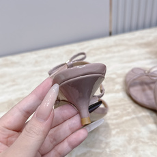 Ferragamo 菲拉格慕 26 小猫跟凉拖 原版私家开模跟型 带有 F logo 字样时尚的品牌LOGO持加,具有超 Ferragamo 菲拉格慕 26 小猫跟凉拖 原版私家开模跟型 带有 F logo 字样时尚的品牌LOGO持加,具有超
