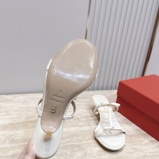 Ferragamo 菲拉格慕 26 小猫跟凉拖 原版私家开模跟型 带有 F logo 字样时尚的品牌LOGO持加,具有超 Ferragamo 菲拉格慕 26 小猫跟凉拖 原版私家开模跟型 带有 F logo 字样时尚的品牌LOGO持加,具有超
