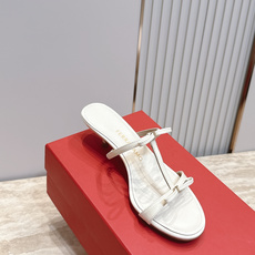 Ferragamo 菲拉格慕 26 小猫跟凉拖 原版私家开模跟型 带有 F logo 字样时尚的品牌LOGO持加,具有超 Ferragamo 菲拉格慕 26 小猫跟凉拖 原版私家开模跟型 带有 F logo 字样时尚的品牌LOGO持加,具有超