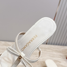 Ferragamo 菲拉格慕 26 小猫跟凉拖 原版私家开模跟型 带有 F logo 字样时尚的品牌LOGO持加,具有超 Ferragamo 菲拉格慕 26 小猫跟凉拖 原版私家开模跟型 带有 F logo 字样时尚的品牌LOGO持加,具有超