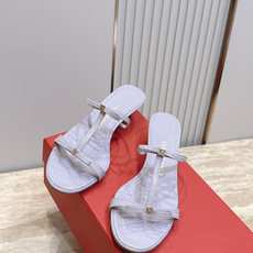 Ferragamo 菲拉格慕 26 小猫跟凉拖 原版私家开模跟型 带有 F logo 字样时尚的品牌LOGO持加,具有超 Ferragamo 菲拉格慕 26 小猫跟凉拖 原版私家开模跟型 带有 F logo 字样时尚的品牌LOGO持加,具有超