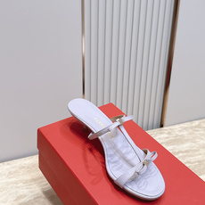 Ferragamo 菲拉格慕 26 小猫跟凉拖 原版私家开模跟型 带有 F logo 字样时尚的品牌LOGO持加,具有超 Ferragamo 菲拉格慕 26 小猫跟凉拖 原版私家开模跟型 带有 F logo 字样时尚的品牌LOGO持加,具有超