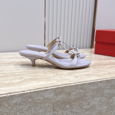 Ferragamo 菲拉格慕 26 小猫跟凉拖 原版私家开模跟型 带有 F logo 字样时尚的品牌LOGO持加,具有超 Ferragamo 菲拉格慕 26 小猫跟凉拖 原版私家开模跟型 带有 F logo 字样时尚的品牌LOGO持加,具有超