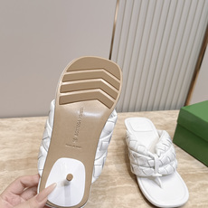 BV Cherry Flat Mule 舒适百搭 拖鞋 高跟 设计 舒适小羊皮 编织打结🪢凉拖鞋 中底车线工艺 舒适Q BV Cherry Flat Mule 舒适百搭 拖鞋 高跟 设计 舒适小羊皮 编织打结🪢凉拖鞋 中底车线工艺 舒适Q