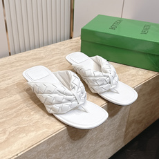BV Cherry Flat Mule 舒适百搭 拖鞋 高跟 设计 舒适小羊皮 编织打结🪢凉拖鞋 中底车线工艺 舒适Q BV Cherry Flat Mule 舒适百搭 拖鞋 高跟 设计 舒适小羊皮 编织打结🪢凉拖鞋 中底车线工艺 舒适Q