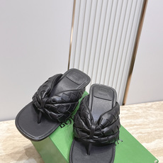 BV Cherry Flat Mule 舒适百搭 拖鞋 高跟 设计 舒适小羊皮 编织打结🪢凉拖鞋 中底车线工艺 舒适Q BV Cherry Flat Mule 舒适百搭 拖鞋 高跟 设计 舒适小羊皮 编织打结🪢凉拖鞋 中底车线工艺 舒适Q