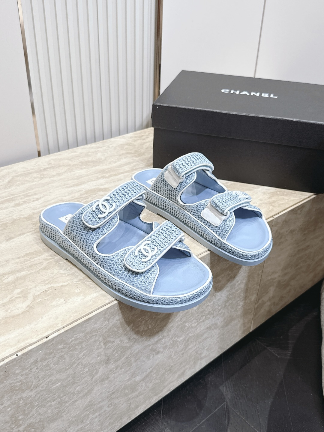 NO:921866,New color slippers CHANEL Chanel 2026 new sandals and slippers series Classic upgraded series Every style is great Diamond platform platform beach sandals Slippers Elegant and noble Comfortable and versatile Upper sheepskin/cloth Upper sheepskin Foot soles Genuine leather outsole Size: -35-40, slippers and sandals, chanel, chanel, sandals, slippers, sheepskin, Leather soles19860909新色系 拖鞋 CHANEL 香奈儿 2026新款凉鞋拖鞋系列 经典升级系列 每个款式都很赞 菱格松糕底沙滩凉鞋 拖鞋 优雅高贵 舒适百搭 鞋面羊皮/布面 垫脚羊皮 鞋底真皮大底 码数:-35-40,拖鞋凉鞋,chanel,chanel,sandals,slippers,sheepskin,Leather soles,Women's Shoes