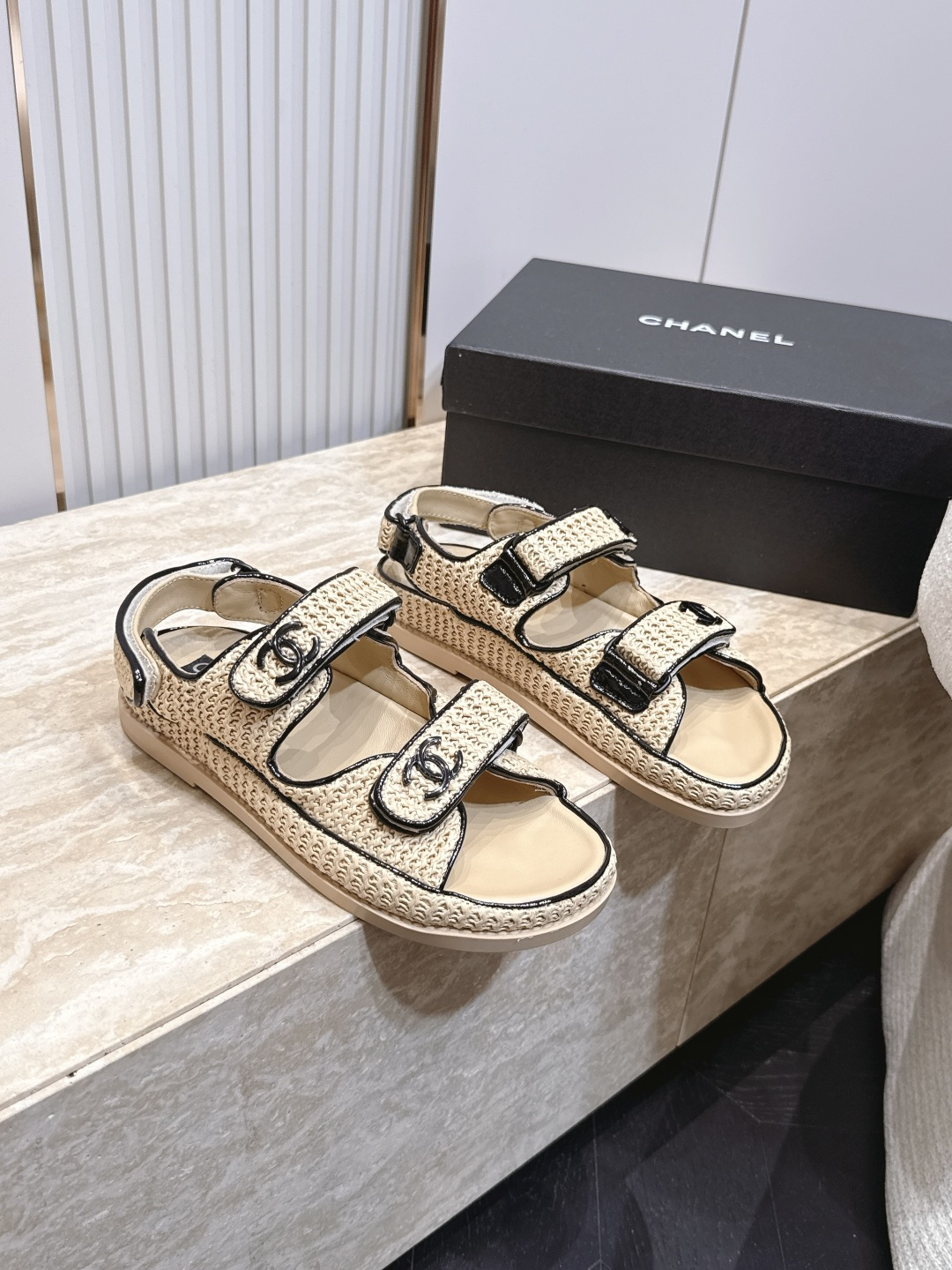 NO:922711,New color series Sandals CHANEL Chanel 2026 new sandals and slippers series Classic upgraded series Every style is great Diamond platform platform sandals Slippers Elegant and noble Comfortable and versatile Upper sheepskin/cloth Foot pads Customized sheepskin Sole Genuine leather outsole Size 35-40, slippers and sandals, chanel, chanel, sandals, slippers, sheepskin, Leather soles19860909新色系 凉鞋CHANEL 香奈儿 2026新款凉鞋拖鞋系列 经典升级系列 每个款式都很赞 菱格松糕底沙滩凉鞋 拖鞋 优雅高贵 舒适百搭 鞋面羊皮/布面 垫脚定制羊皮 鞋底真皮大底 码数35-40,拖鞋凉鞋,chanel,chanel,sandals,slippers,sheepskin,Leather soles,Women's Shoes