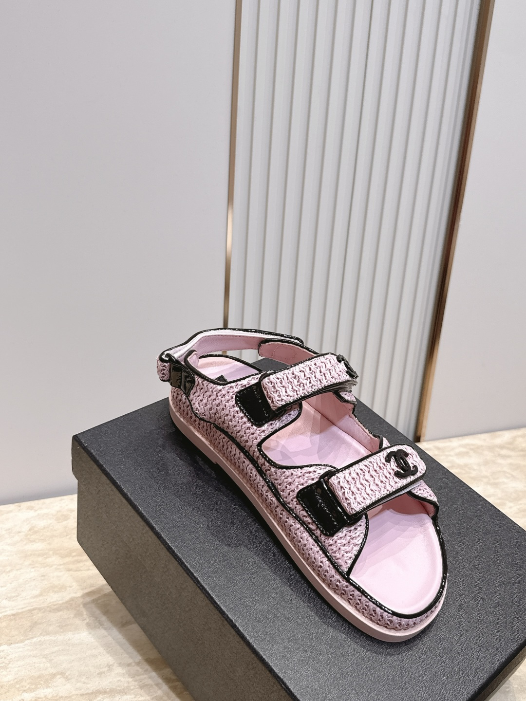 新色系  凉鞋   CHANEL 香奈儿 2026新款凉鞋拖鞋系列  经典升级系列 每个款式都很赞 菱格松糕底沙滩凉鞋 