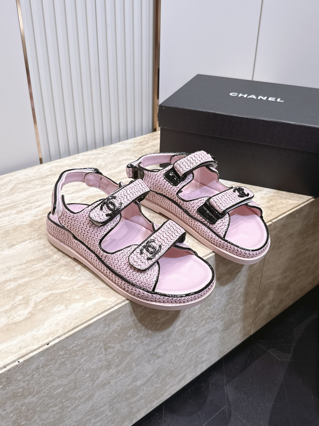 NO:921832,New color series sandals CHANEL Chanel 2026 new sandals and slippers series classic upgraded series every style is great diamond platform platform sandals slippers elegant and noble comfortable and versatile upper sheepskin/cloth foot pad sheepskin sole genuine leather outsole code number: -35-40, slippers and sandals, chanel, chanel, sandals, slippers, sheepskin, Leather soles19860909新色系 凉鞋CHANEL 香奈儿 2026新款凉鞋拖鞋系列 经典升级系列 每个款式都很赞 菱格松糕底沙滩凉鞋 拖鞋 优雅高贵 舒适百搭 鞋面羊皮/布面 垫脚羊皮 鞋底真皮大底 码数:-35-40,拖鞋凉鞋,chanel,chanel,sandals,slippers,sheepskin,Leather soles,Women's Shoes