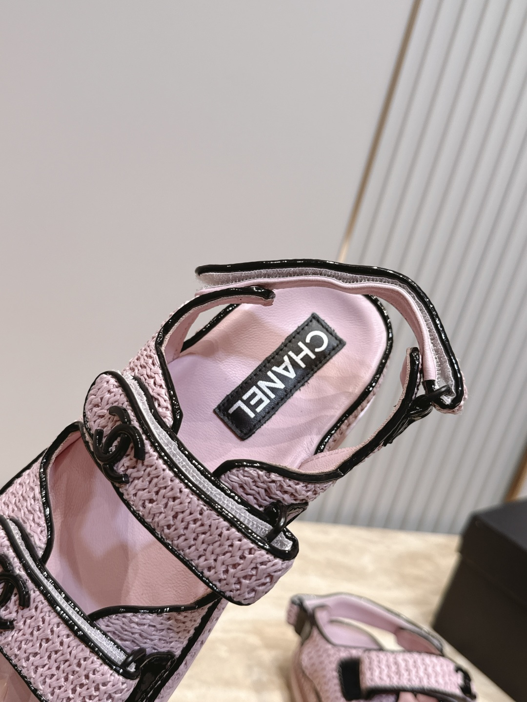 新色系  凉鞋   CHANEL 香奈儿 2026新款凉鞋拖鞋系列  经典升级系列 每个款式都很赞 菱格松糕底沙滩凉鞋 