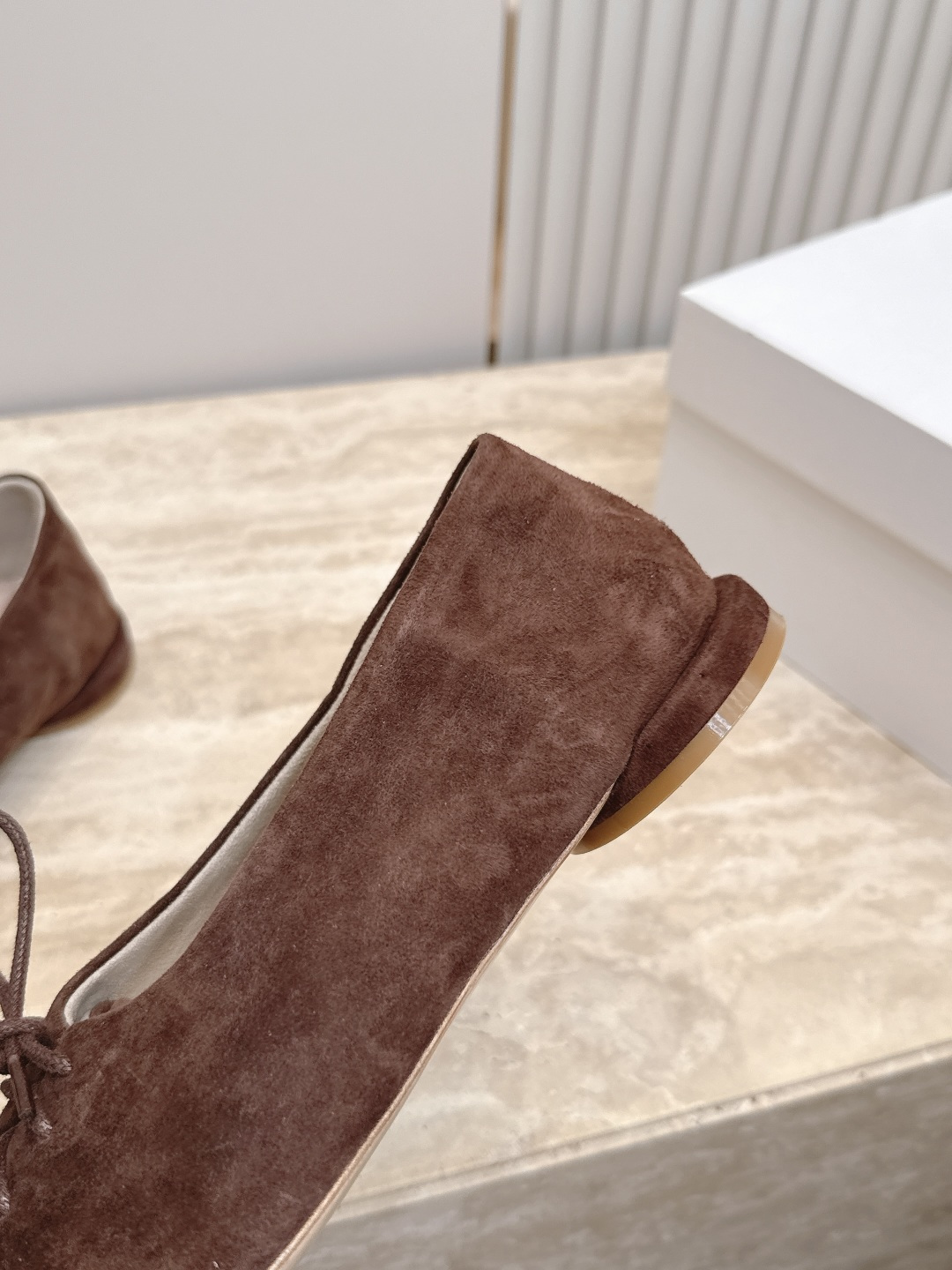 THE ROW小众潮牌26vs早秋单鞋系列…… 【异形大头绑带单鞋】  原版一比一打造👍🉐️🉐️舒适度、包裹性都比较好。
