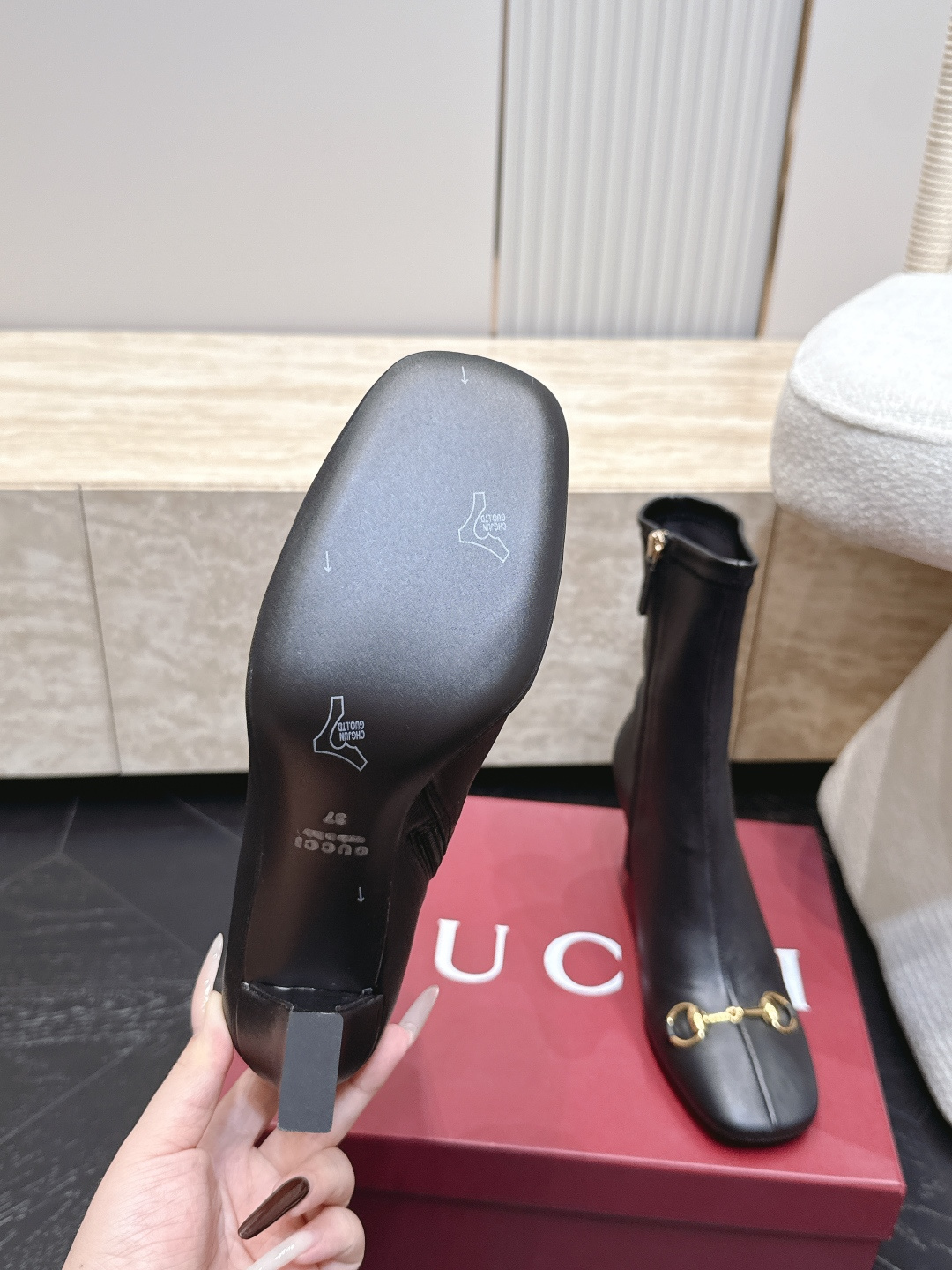 Gucci古驰2026vs早秋最新爆款靴子系列…… 【方圆头弹力短靴】 原单品质 🍃原汁原味的欧式风格,💥上脚非常完美💃 Gucci古驰2026vs早秋最新爆款靴子系列…… 【方圆头弹力短靴】 原单品质 🍃原汁原味的欧式风格,💥上脚非常完美💃