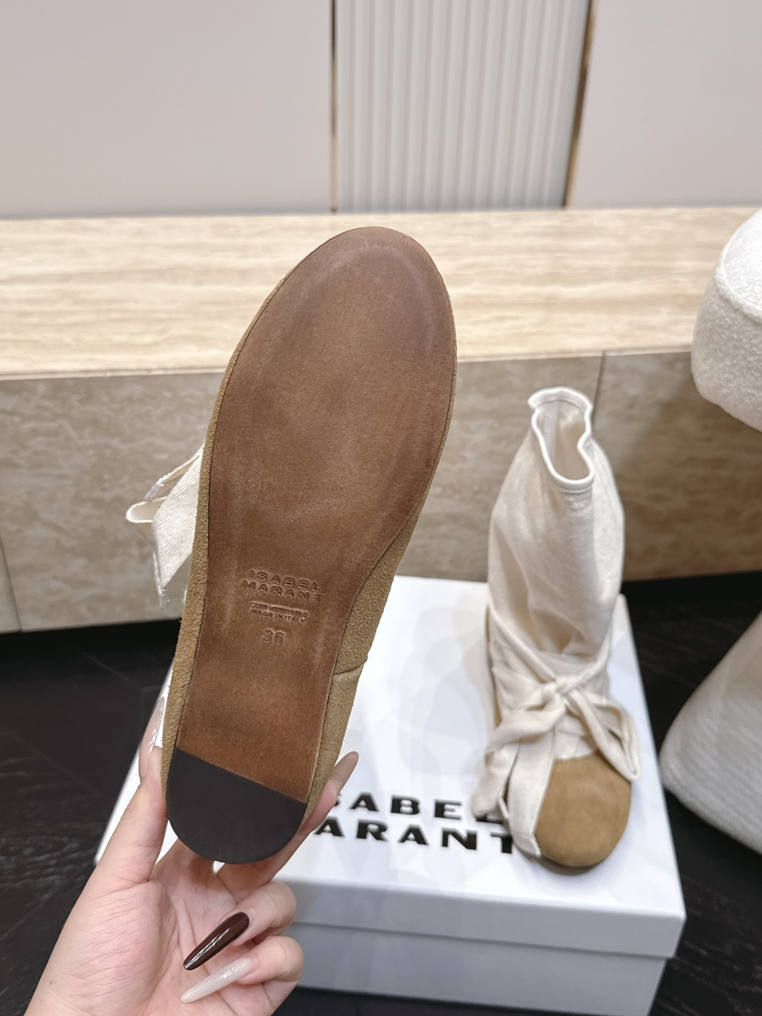 isabel marant/伊莎贝尔26vs早秋最新休闲靴子系列… 【圆头一脚蹬中靴堆堆靴】 玛兰混合过去与将来"交织出 isabel marant/伊莎贝尔26vs早秋最新休闲靴子系列… 【圆头一脚蹬中靴堆堆靴】 玛兰混合过去与将来"交织出