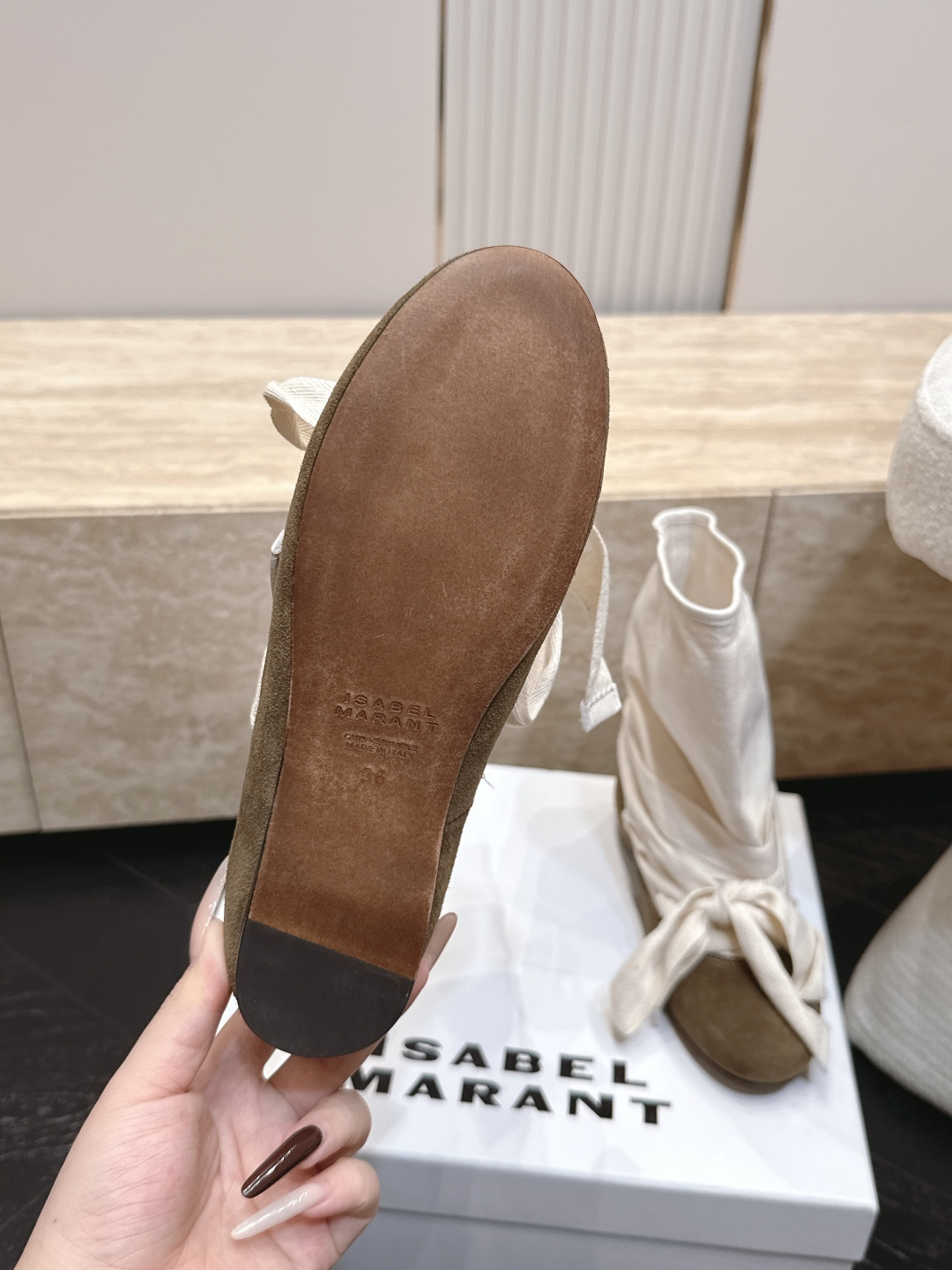 isabel marant/伊莎贝尔26vs早秋最新休闲靴子系列… 【圆头一脚蹬中靴堆堆靴】 玛兰混合过去与将来"交织出 isabel marant/伊莎贝尔26vs早秋最新休闲靴子系列… 【圆头一脚蹬中靴堆堆靴】 玛兰混合过去与将来"交织出