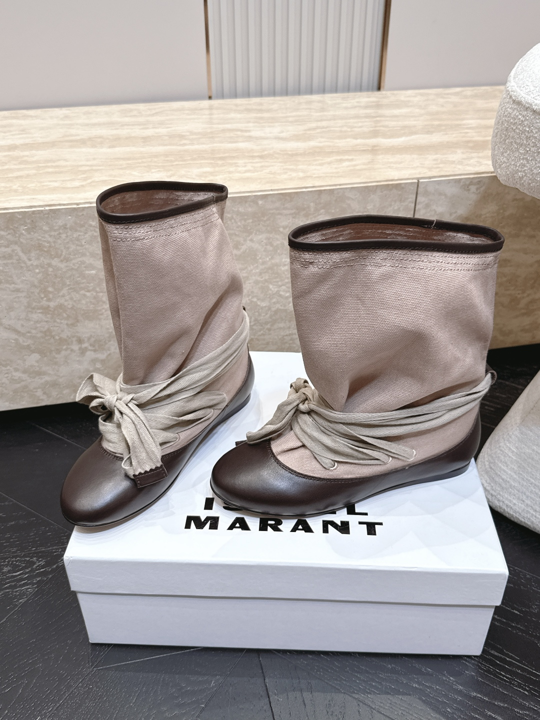 isabel marant/伊莎贝尔26vs早秋最新休闲靴子系列… 【圆头一脚蹬中靴堆堆靴】 玛兰混合过去与将来"交织出 isabel marant/伊莎贝尔26vs早秋最新休闲靴子系列… 【圆头一脚蹬中靴堆堆靴】 玛兰混合过去与将来"交织出