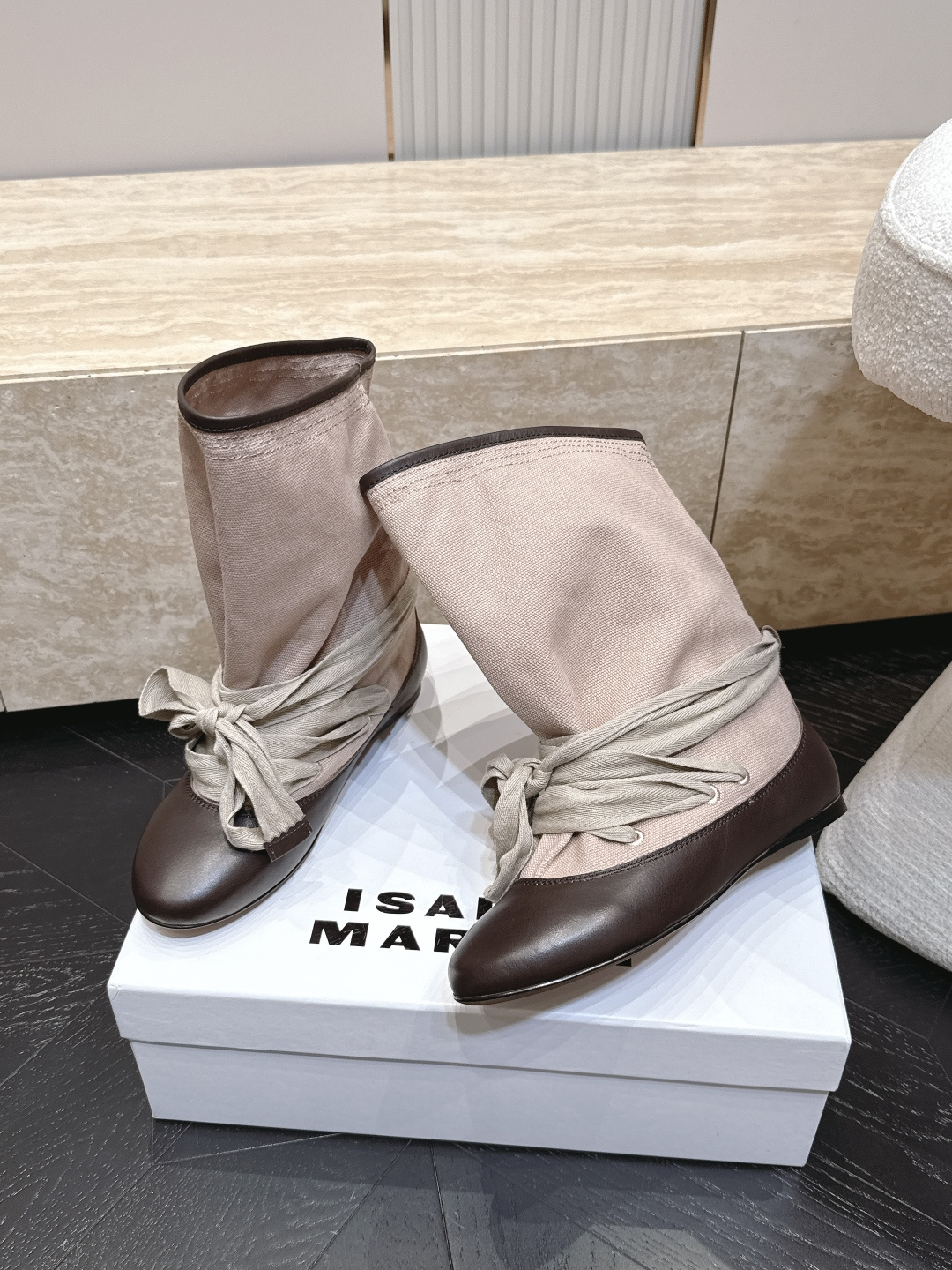 isabel marant/伊莎贝尔26vs早秋最新休闲靴子系列… 【圆头一脚蹬中靴堆堆靴】 玛兰混合过去与将来"交织出 isabel marant/伊莎贝尔26vs早秋最新休闲靴子系列… 【圆头一脚蹬中靴堆堆靴】 玛兰混合过去与将来"交织出
