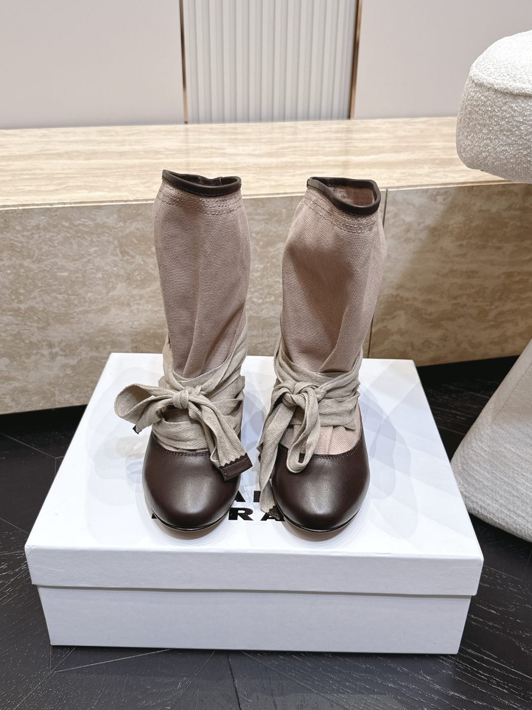 NO:924334,Isabel Marant/Isabel 26vs latest casual boots series in early autumn...[Round-toe one-step-on mid-boots piled boots] Marant mixes the past and the future, 'interweaves the unique features of the three cultures of Africa, Indians, and Antilles. It is a French brand with exclusive heavy embroidery, pure heavy craftsmanship, and pattern output... Fabric: Original custom/cow/military canvas Lining: Original custom sheepskin Foot pads: Original custom sheepskin Outsole:  Original customized genuine leather sole Heel height: 0.8cm Size: 35-39 (40-42. Customization is non-refundable) Packaging: Original full set of packaging Color: Official simultaneous update, boots, boots, sheepskin19860909isabel marant/伊莎贝尔26vs早秋最新休闲靴子系列…【圆头一脚蹬中靴堆堆靴】 玛兰混合过去与将来'交织出非洲,印第安,安第列斯三种文化的独特风貌的一个法国品牌独家重工刺绣,纯正重工艺,对版输出…… 面料: 原版定制/牛猄/军工帆布 内里: 原版定制羊皮 垫脚: 原版定制羊皮 大底: 原版定制真皮底 跟高: 0.8cm 码数: 35-39（40-42.定做不退换） 包装:原版全套包装 颜色:官方同步更新,靴子,boots,sheepskin,Women's Shoes