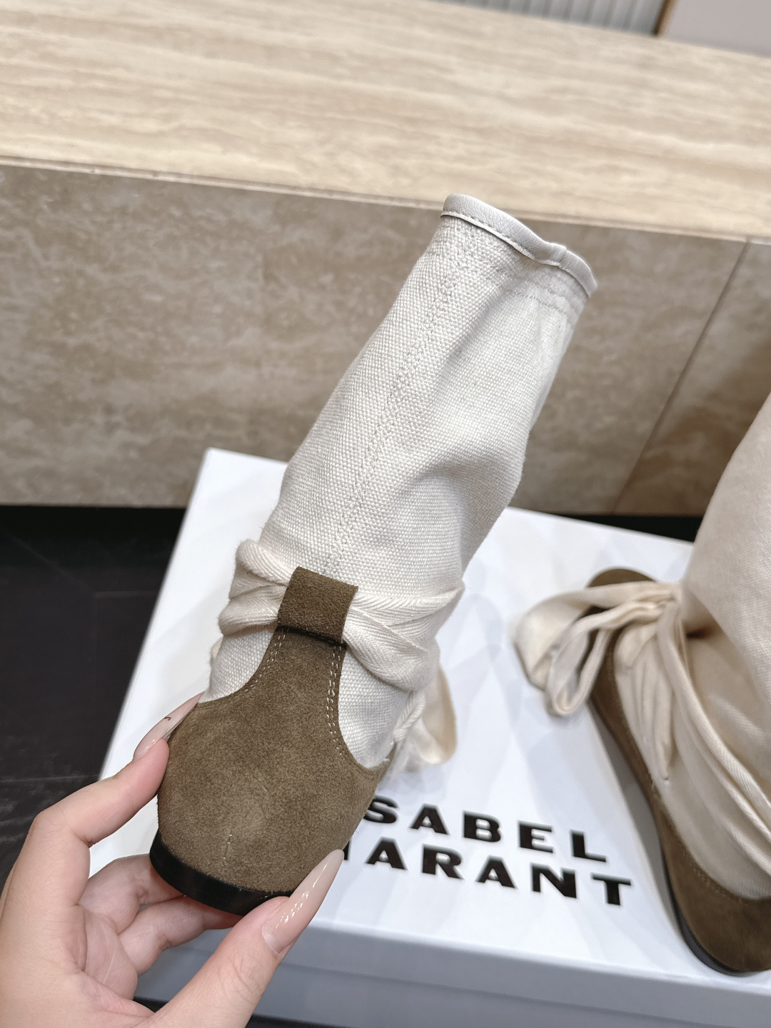 isabel marant/伊莎贝尔26vs早秋最新休闲靴子系列… 【圆头一脚蹬中靴堆堆靴】 玛兰混合过去与将来"交织出 isabel marant/伊莎贝尔26vs早秋最新休闲靴子系列… 【圆头一脚蹬中靴堆堆靴】 玛兰混合过去与将来"交织出