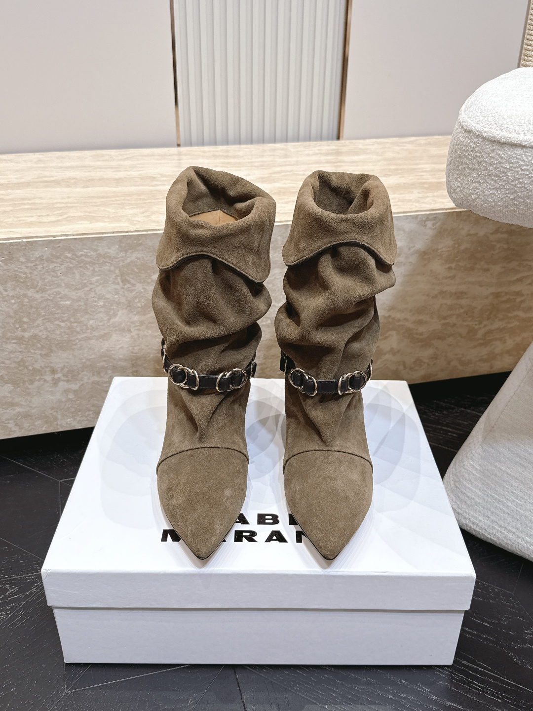 isabel marant/伊莎贝尔26vs早秋最新休闲靴子系列… 【尖头堆皱一脚蹬中靴】 玛兰混合过去与将来"交织出非