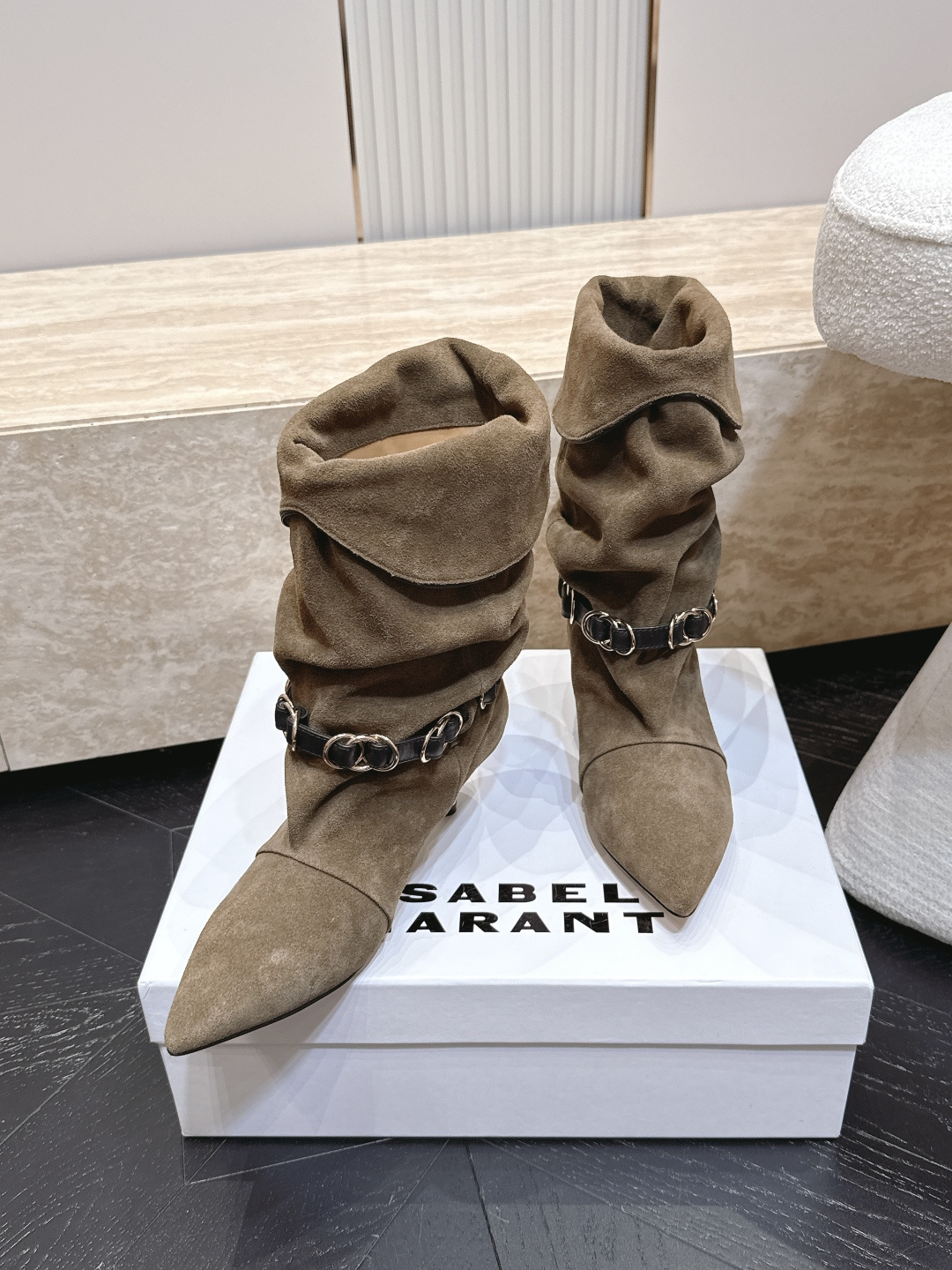 isabel marant/伊莎贝尔26vs早秋最新休闲靴子系列… 【尖头堆皱一脚蹬中靴】 玛兰混合过去与将来"交织出非